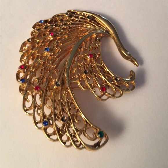 Filigree Swan Brooch - Picture 7 of 8